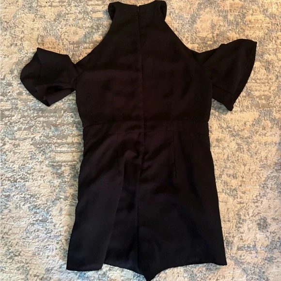 One Clothing Elegant Black Apparel - Picture 3 of 4